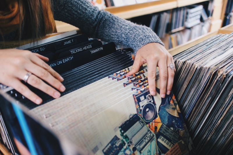 vitrine-ST RAPHAEL-min_vinyl_records_store_shopping_retro_music_audio_album_rock-684576